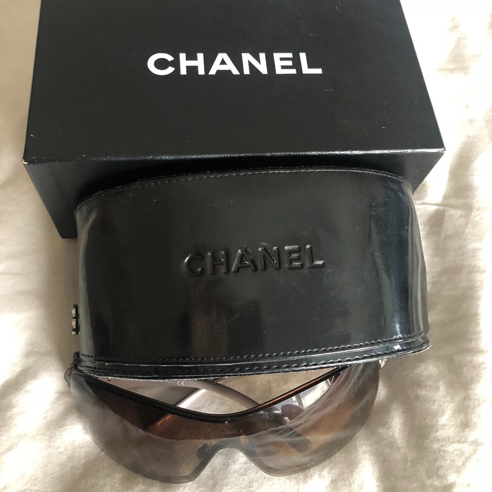 CHANEL sunglasses - Picture 3 of 6